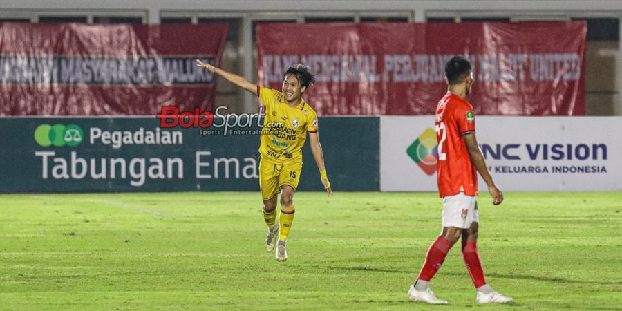 Hasil Semifinal Liga 2 - Gol Telat Malut United Gagalkan Kemenangan Semen Padang