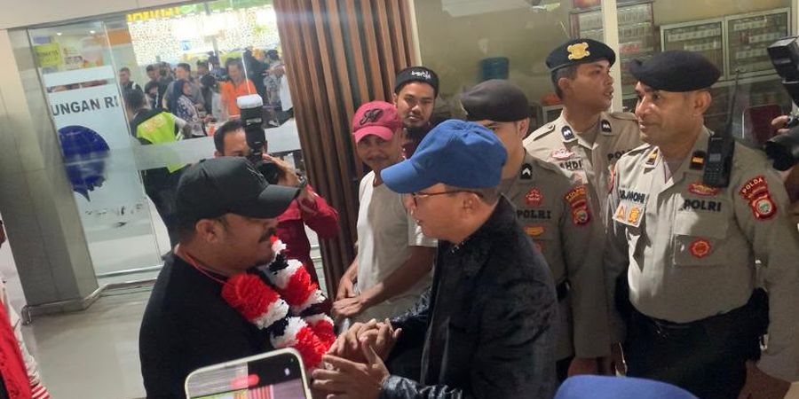 Kedatangan Malut United di Bandara Disambut Hangat Wali Kota Ternate dan Suporter