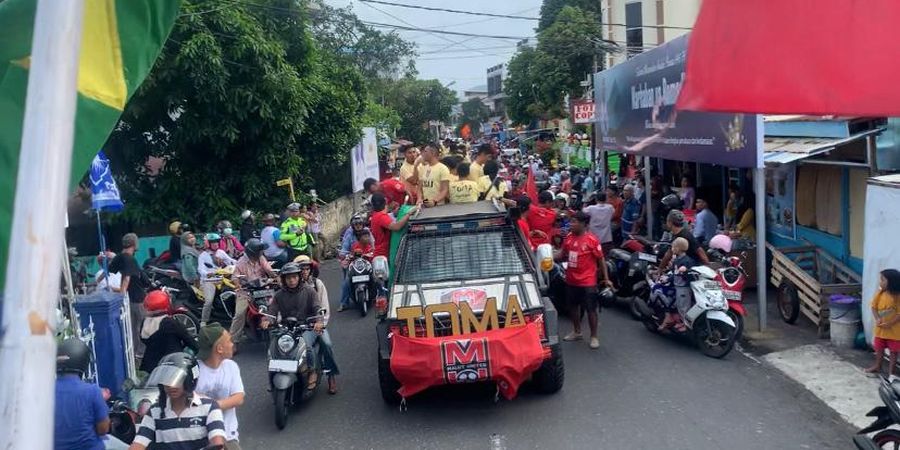 Kirab Perayaan Promosi Malut United Berjalan Meriah, Ribuan Suporter Turun ke Jalan