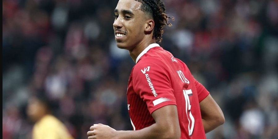 Prioritaskan Transfer Leny Yoro, Man United Punya 1 Alasan Mendasar