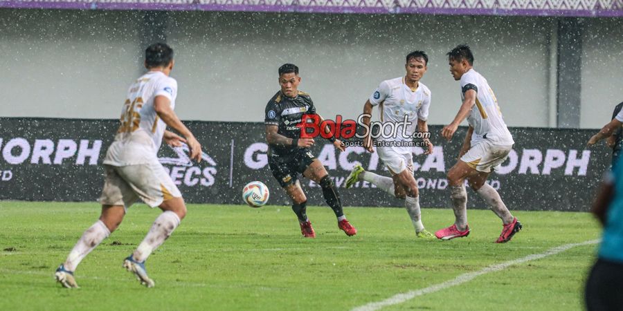 Hasil Liga 1 - Sempat Ditunda Akibat Hujan Deras, Brace Malik Risaldi Gagal Buat Madura United Menang Usai Dewa United Comeback