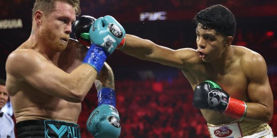 Hasil Tinju Dunia - Robohkan Jaime Munguia di Ronde 4, Canelo Alvarez Pertahankan Gelar