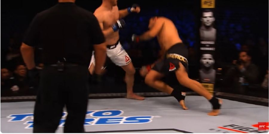 SEJARAH HARI INI - Menang KO Sambil Kabur, GOAT Kelas Berat UFC Pertama Kali Rebut Sabuk Juara