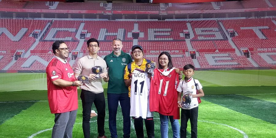 Legenda Man United Tebar Senyum ke Suporter Indonesia