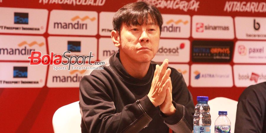 Shin Tae-yong: Dari Kamar Saya Terlihat SUGBK Rumputnya Siang dan Malam Dikontrol Agar Semakin Baik