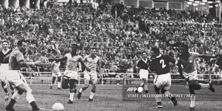 SEJARAH HARI INI - Legenda Sepak Bola Pele Perkenalkan Diri ke Seluruh Dunia