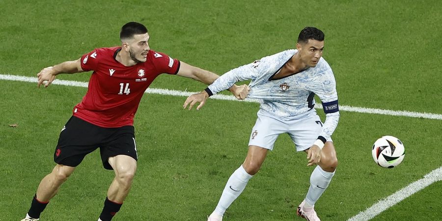 EURO 2024 - Bandingkan Insiden Tarik Jersei Cristiano Ronaldo, Roberto Martinez Sebut Timnas Portugal Lebih Layak Dapat Penalti ketimbang Georgia