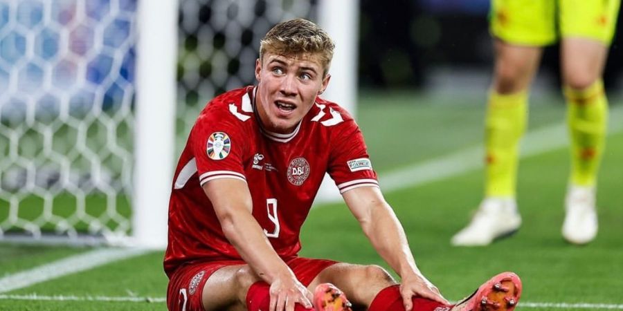 EURO 2024 - Rasmus Hojlund Kena Semprot Eks Kapten Tergalak Man United usai Buang-Buang Peluang untuk Timnas Denmark