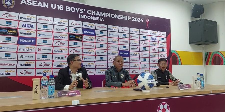 ASEAN Cup U-16 2024 - Klarifikasi Nova Arianto soal Aksi Banting Botol saat Timnas U-16 Indonesia Hadapi Vietnam