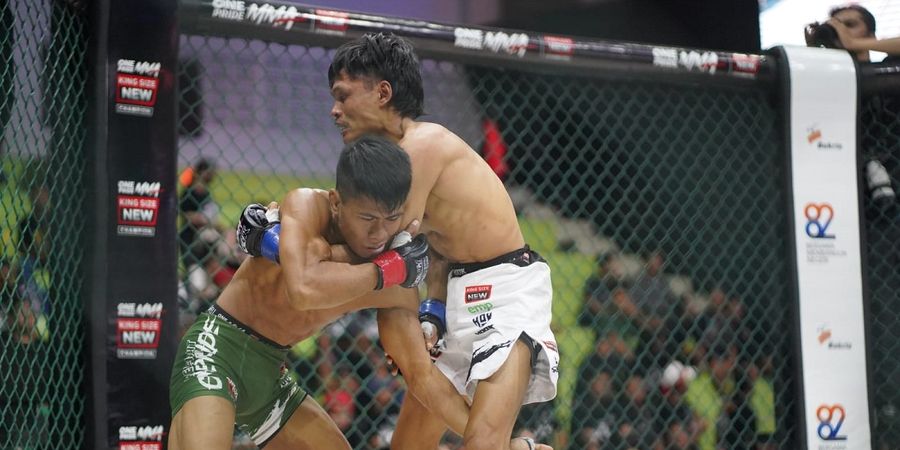 Hasil One Pride MMA 80 - Taklukkan Sutikno dan Pertahankan Gelar Juara, Lipin Sitorus Kejar Sabuk Abadi Kelas Atom