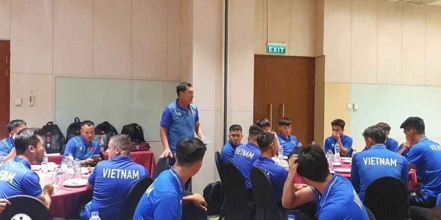 ASEAN Cup U-19 2024 - Tiba di Surabaya, Gelandang Raksasa Vietnam Langsung Dapat Hadiah Istimewa