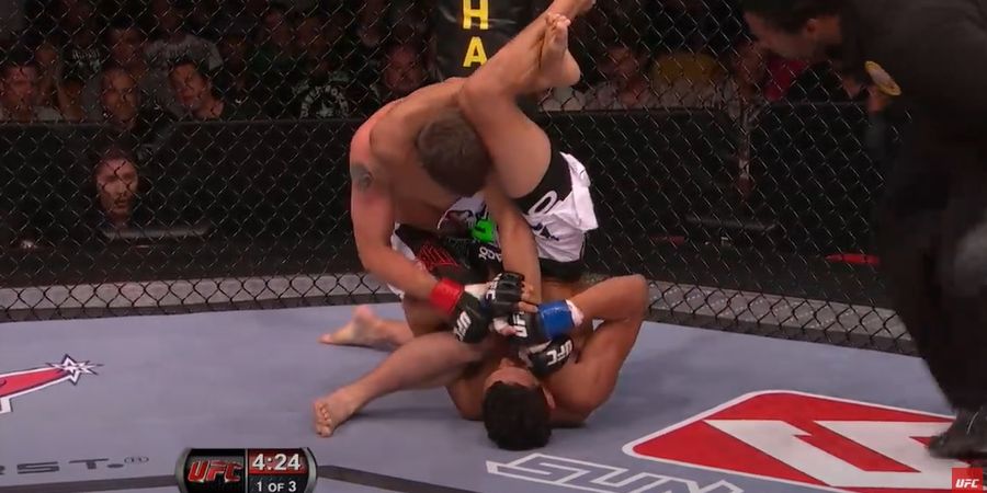 SEJARAH HARI INI - Perkenalan Keren Raja Kuncian UFC, Langsung Pamer Inti Kesaktian