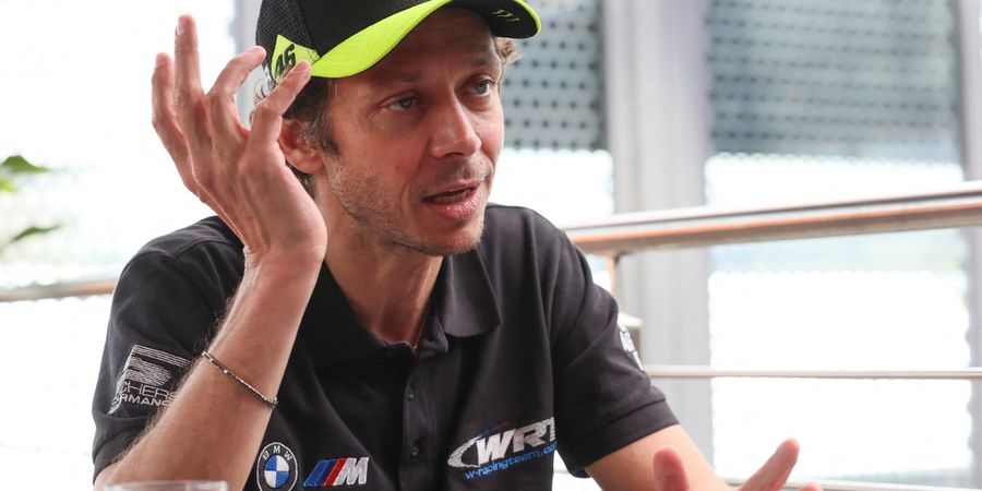 Sahabat Masa Kecil The Doctor Beri Saran, Valentino Rossi Jangan Terlalu Sering Balap Mobil