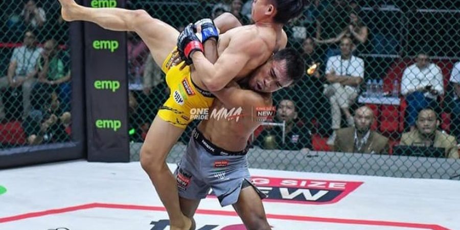 Hasil One Pride MMA 81 - Taklukkan Billy Pasulatan, Aditya Ginting Jadi Juara Interim Kelas Terbang