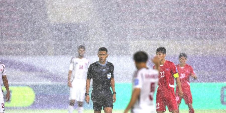 Ditahan Imbang 10 Pemain Korea Utara, Pelatih Qatar Salahkan Kondisi Hujan Lebat di Laos