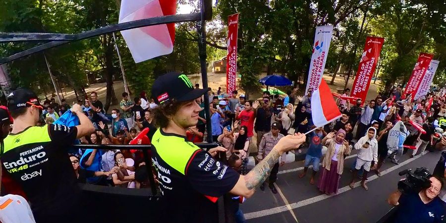 Sambut MotoGP Indonesia 2024, Antusiasme Tinggi Ribuan Fans Hadiri Parade Pembalap di Lombok