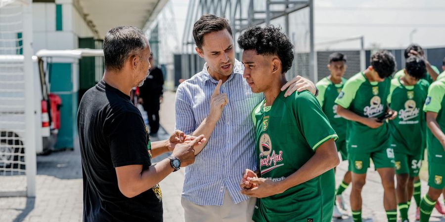 Turun Langsung, Paul Munster Temukan Pemain Masa Depan Persebaya