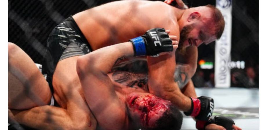 Hasil UFC 309 - Wajah Jagoan Kelas Berat Hancur Disikut Berkali-kali, Dokter Turun Tangan