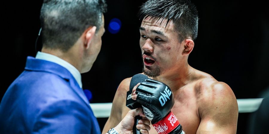 ONE Championship - Meski Gelarnya Tak Berpindah Tangan, Christian Lee Sesalkan Adanya Insiden Colok Mata