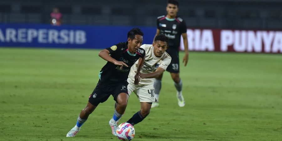 Hasil Liga 1 - Diwarnai Kartu Merah, Persib Bandung Hajar 10 Pemain Persita dan Makin Lengket Tempel Persebaya