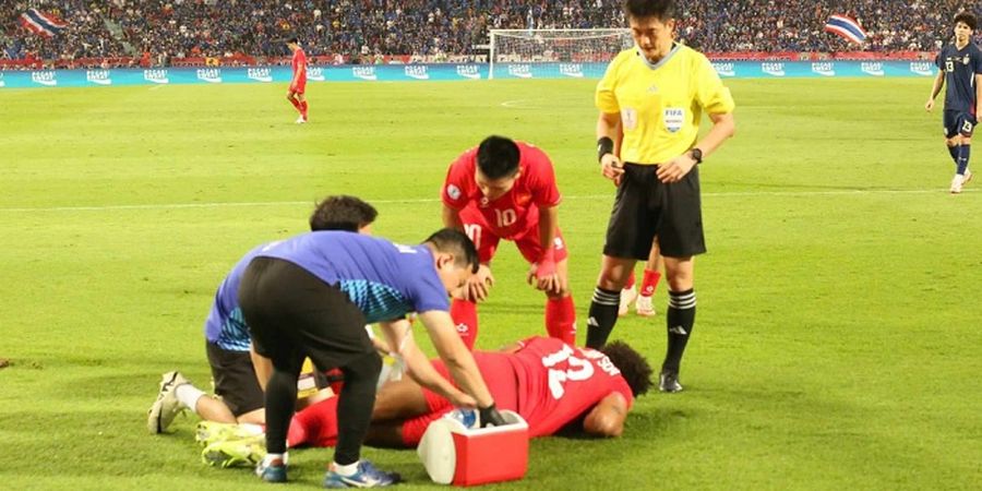 ASEAN Cup 2024 - Detik-detik Cedera Horor Nguyen Xuan Son Bikin Patah Kakinya