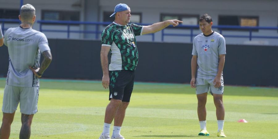 Bojan Hodak Ubah Jadwal Latihan Persib Selama Bulan Ramadan