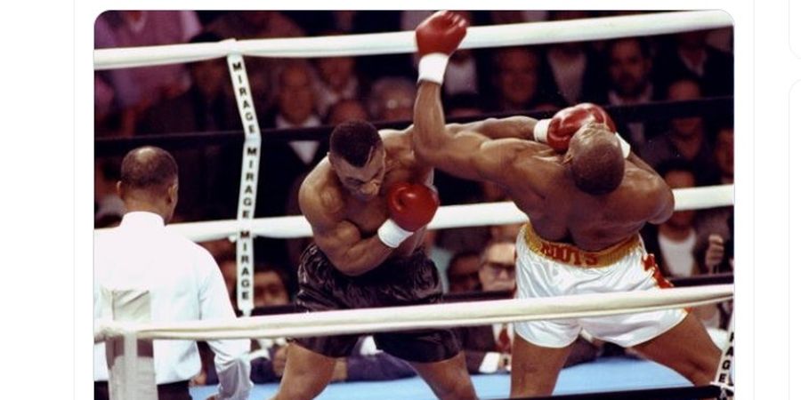 SEJARAH HARI INI - Mike Tyson 3 Kali Dibantu Wasit, Lawannya Ngamuk dan Bikin Kerusuhan