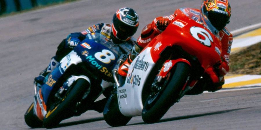 SEJARAH HARI INI - Kejutan Hebat Rival Bebuyutan Valentino Rossi, Jadi Rookie 500cc Langsung Pole Position, Lap Tercepat, dan Menang