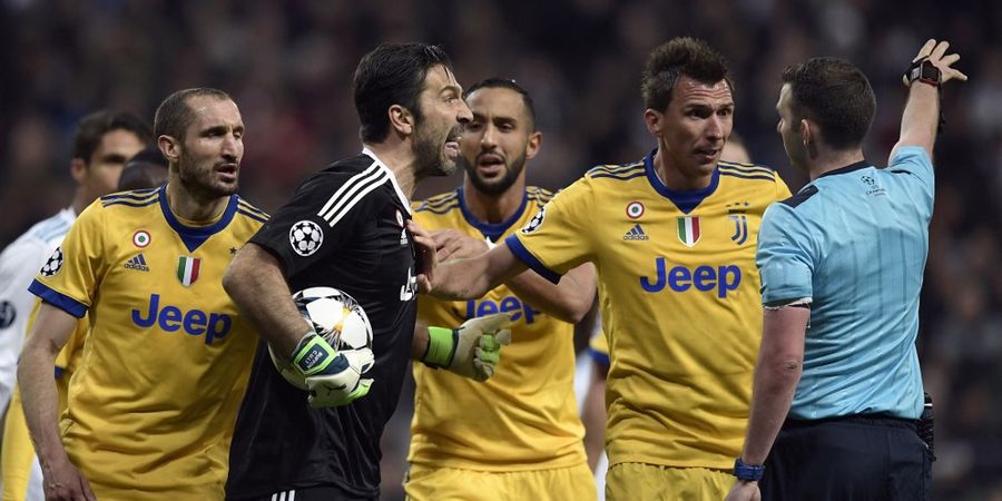 SEJARAH HARI INI - Cristiano Ronaldo Cetak Gol Penalti Menit 97 Hadiah dari Wasit Berhati Sampah, Gianluigi Buffon Mengamuk