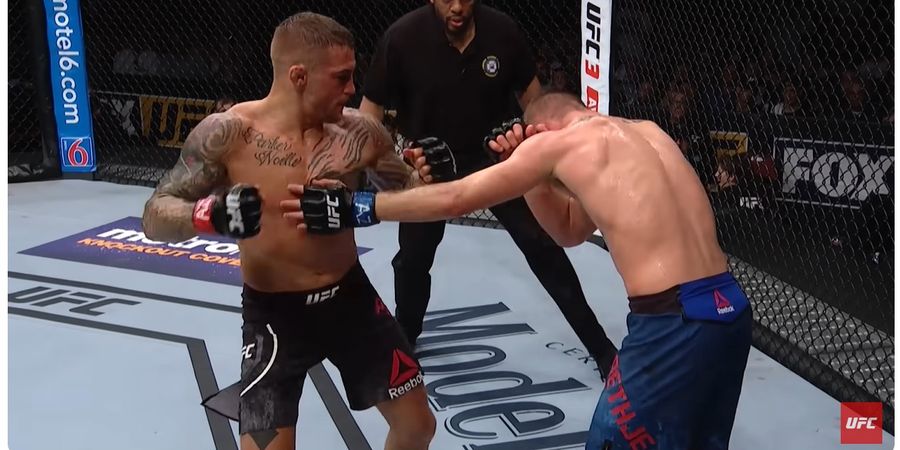 SEJARAH HARI INI - Tidak Sadar Otot Kaki Sudah Dibuat Hancur, Dustin Poirier Menang KO atas Justin Gaethje