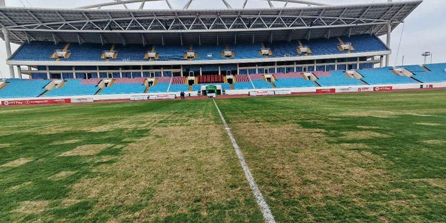 Stadion My Dinh Semakin Rusak Parah, Pemain Vietnam Cedera Serius Tanpa Bertabrakan dengan Lawan