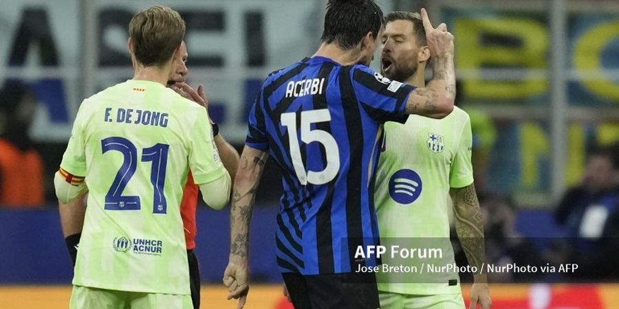 Liga Champions - Klarifikasi Bek Barcelona Usai Terekam Ludahi Pahlawan Inter Milan