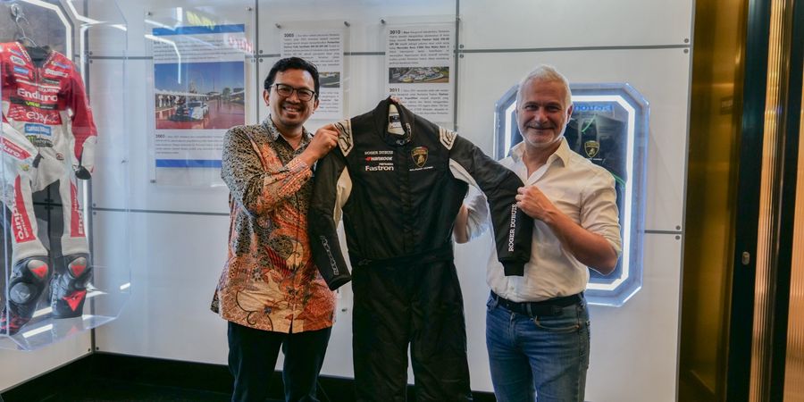 Rayakan Kemitraan 10 Tahun, Pertamina Lubricants Terima Racing Suit Eksklusif dari Lamborghini Squadra Corse