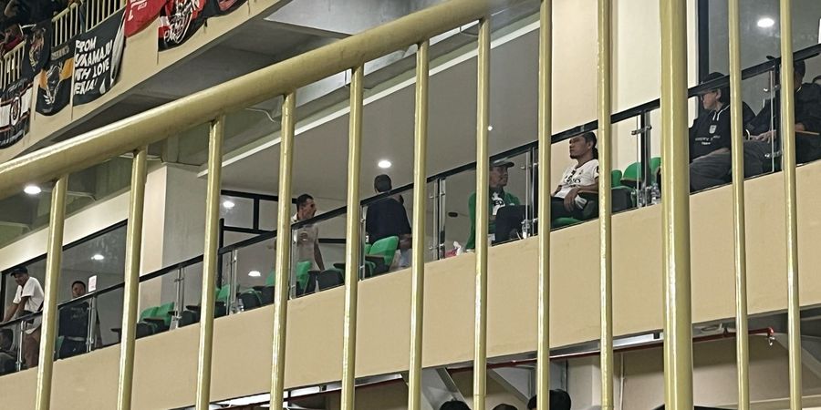 Gerald Vanenburg dan Gus Miftah Duduk Berdekatan Nonton PSS Vs Persija
