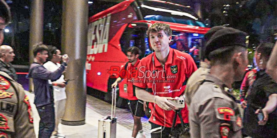 Poster Motivasi Lolos ke Piala Dunia 2026 Ada di Dalam Bus Timnas Indonesia