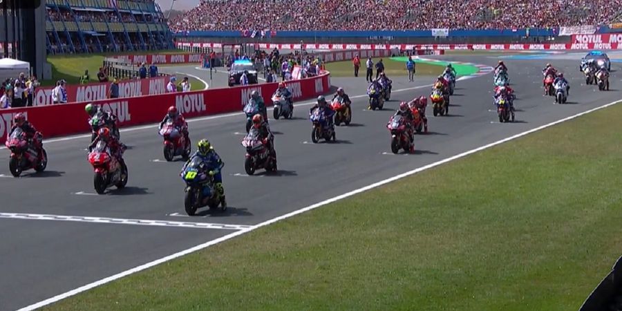 Hasil Moto2 Belanda 2025 -  11 Pembalap Berjatuhan Termasuk Pengganti Mario Aji, Diogo Moreira Rebut Kemenangan Perdana usai Manuver Sengit pada 2 Lap Terakhir