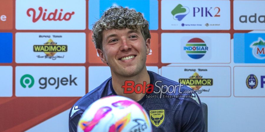 Salahkan Tekel Pemain Arema FC, Pelatih Oxford United Bersedih Timnas Indonesia Turut Terdampak Absennya Ole Romeny