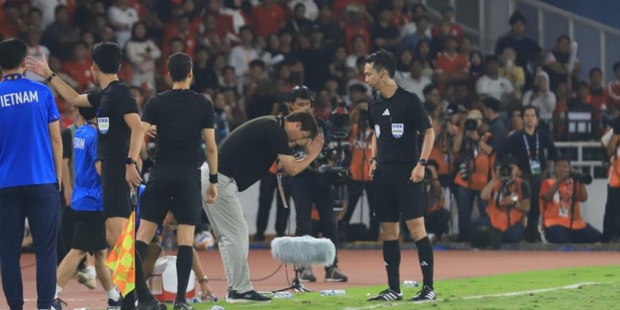 Pelatih Vietnam Ungkap Alasan Membungkuk ke Wasit usai Dikartu Kuning Lawan Timnas U-23 Indonesia