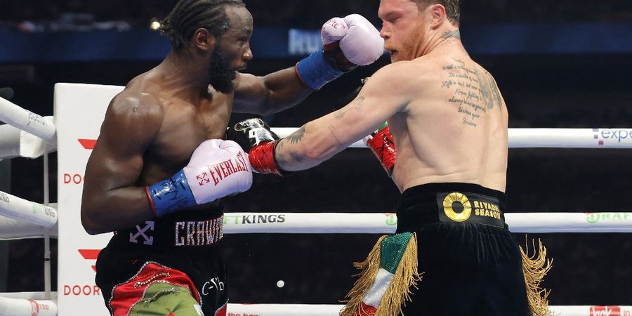 Hasil Tinju Dunia - Canelo Alvarez Kalah! Terence Crawford Jadi Juara Dunia Sejati 3 Divisi