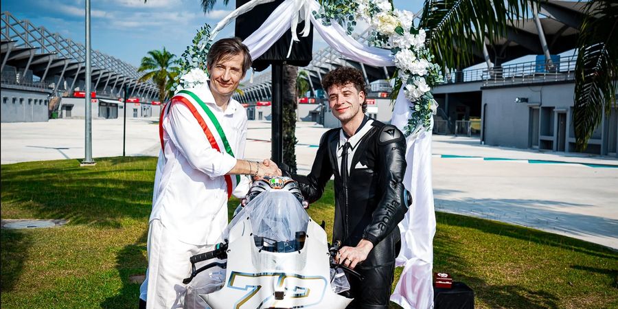 Pakai Gimik Nikah dengan Motor Sendiri, Marco Bezzecchi Makin Setia Bareng Aprilia