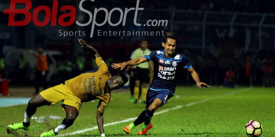 Harus Bersaing dengan 4 Gelandang Lainnya di Arema FC, Ini Kata Hendro Siwanto