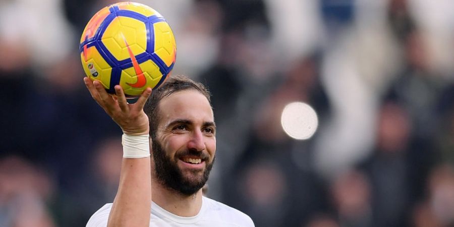 Gonzalo Higuain, Pemain Pertama yang Cetak Hat-trick untuk Juventus dan Napoli