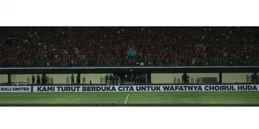 Ketika Belasan Ribu Penonton di Stadion I Wayan Dipta Mengheningkan Cipta untuk Choirul Huda