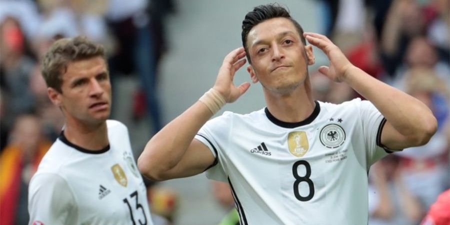 Direktur Timnas Jerman: Cedera Mesut Oezil Tidak Parah