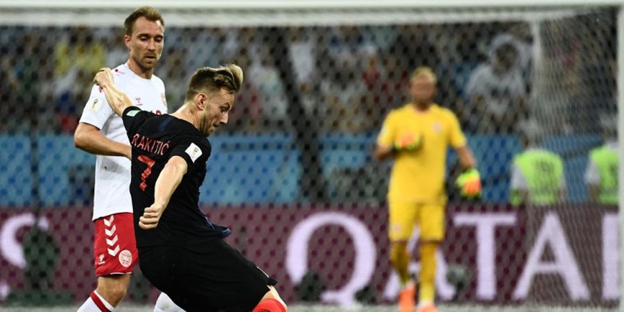 Bawa Kroasia ke Perempat Final Piala Dunia, Ivan Rakitic Dapat Kecupan dari Seorang Pria di Tengah Lapangan