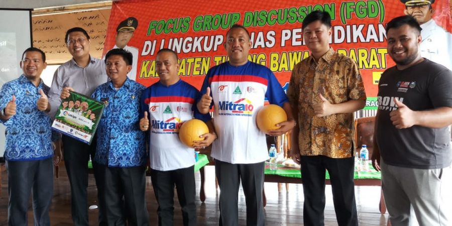 Sepakbola Sosial Uni Papua FC Masuk Ekstrakurikuler di Tulang Bawang Barat