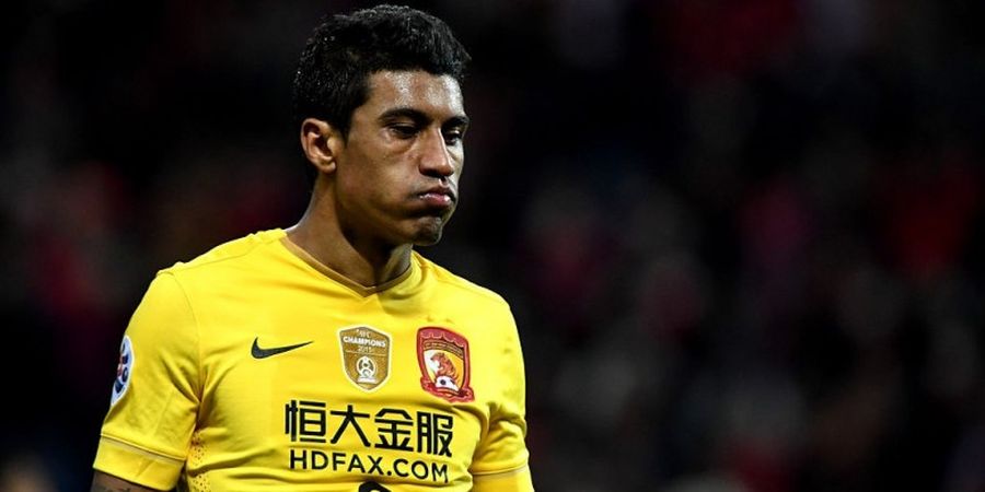 Klubnya Dilanda Utang, Tanda Paulinho Pindah ke Barcelona?