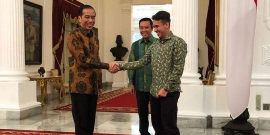 Selfie Bersama Presiden Jokowi, Egy Maulana Vikri Gunakan Gadget Mewah, Jangan Kaget Ya Lihat Harganya!