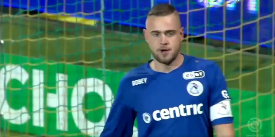 VIDEO - Kiper Klub Liga Belanda ini Lakukan 4 Penyelamatan Dalam Waktu Enam Detik!