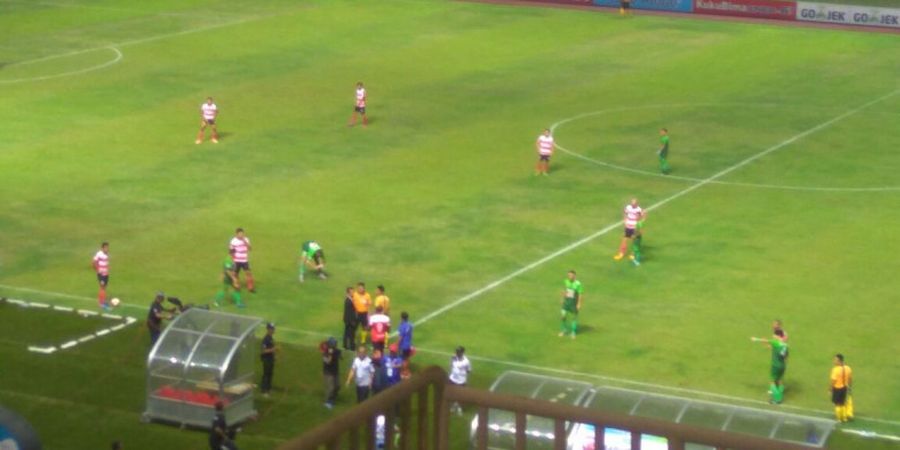 Netizen Kembali Apresiasi Kepemimpinan Wasit Asing di Laga PS TNI Vs Madura United